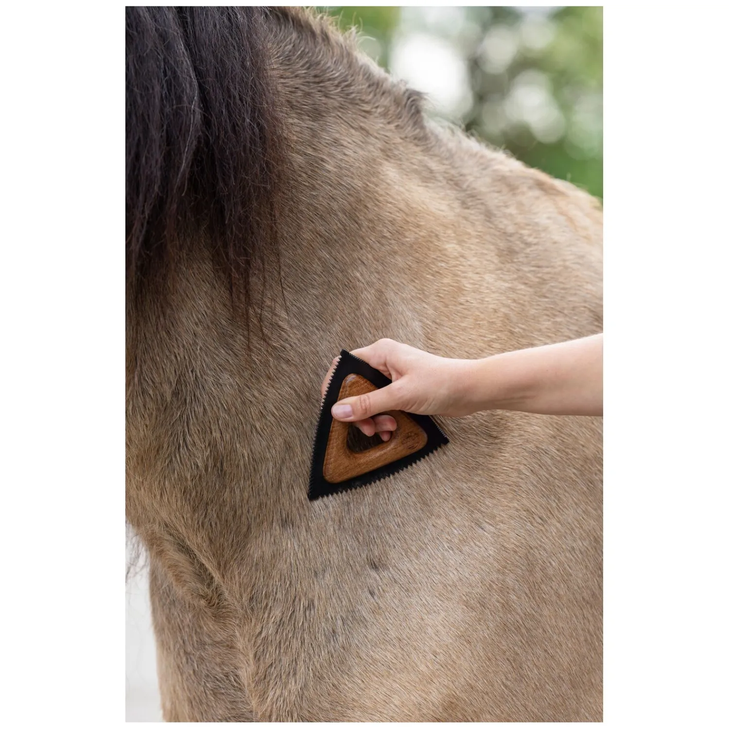 Loesdau Pferdeputzzeug<MagicBrush Fellwechselhilfe Triangle